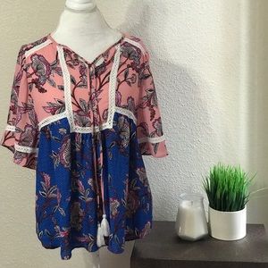 SOLD‼️ Zac & Rachel Blouse Size S